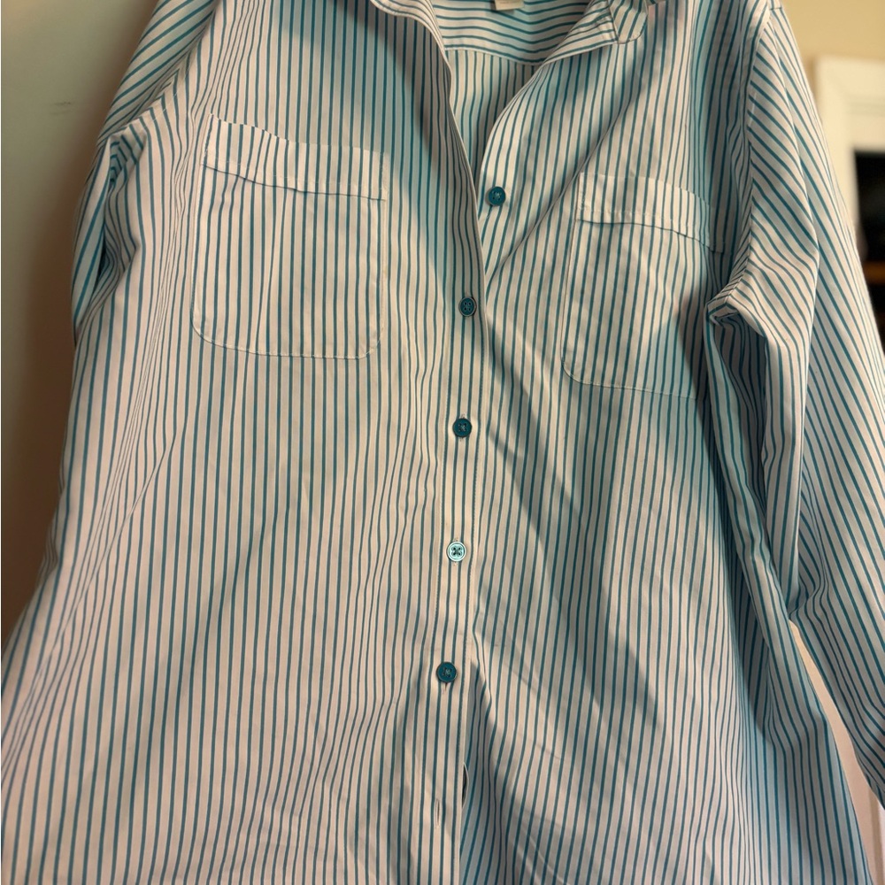 Chico's Turquoise Blue and White Casual Button Down Shirt with Classic Collar